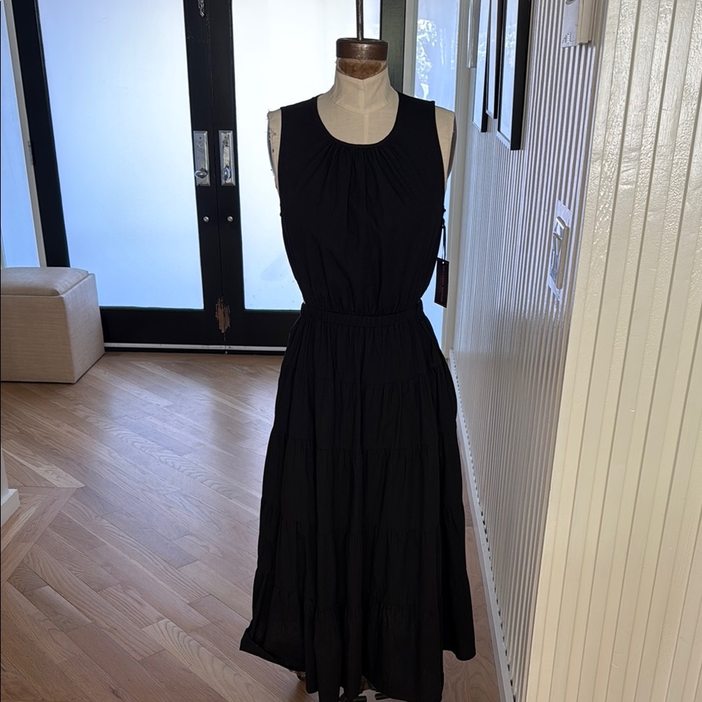 Melissa Masse- Elegant Black Sleeveless Dress